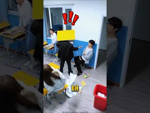 Main hp di kelas, yang kena malah pak guru ๐