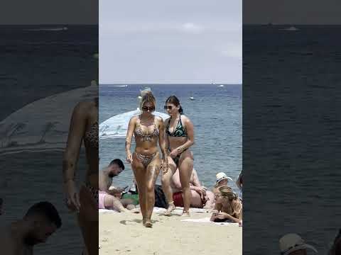 🇪🇸 Hot day at Barcelona beach