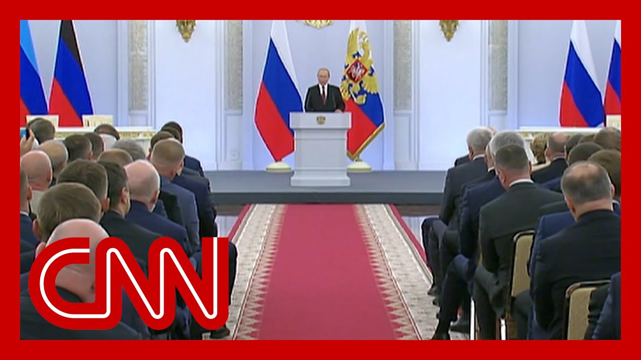 Hear what CNN reporter noticed about crowd watching Putin’s speech￼