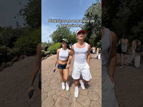Disléxicos en un parque de atracciones🎢 #shortsviral #humor #viralvideo #comedia #novios