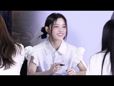 아일릿(ILLIT) 사인 중인 이로하 (IROHA's Fansign) | 'bomb' Fansign Event • 250624