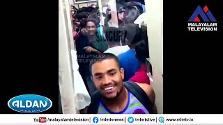 ടിക്കറ്റെടുക്കാതെ പോലും AC കോച്ചുകളിലടക്കം ഇടിച്ച് കയറി യാത്രക്കാർ, ഇവിടെ ഇങ്ങനൊക്കെയാണ് യാത്ര .