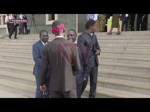 AMATEEKA G’OKULONDA: Wuuno omuserikale anoonyeza Kasolo akalulu