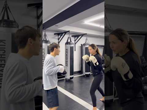 Boxing girl #boxing #boyka #martialarts #tutorial #taekwondo #kick #kungfu
