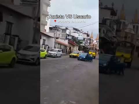 Siempre hay un loco para otro loco. Taxista y usuario protagonizan escena en las calles de #Vallarta