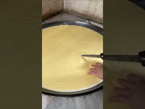 দুধের উপর থেকে শর কিভাবে কাচি দিয়ে কাটতেছে দেখুন