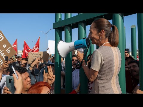 La Clau trepada a la reja y con megáfono tranquilizó la protesta