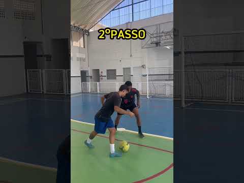Aprenda esse drible para fazer na ala 🔥⚽️#futebol #skills #tutorial #futsal