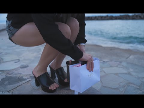 Что вы думаете о женщинах, которые красятся перед морем?