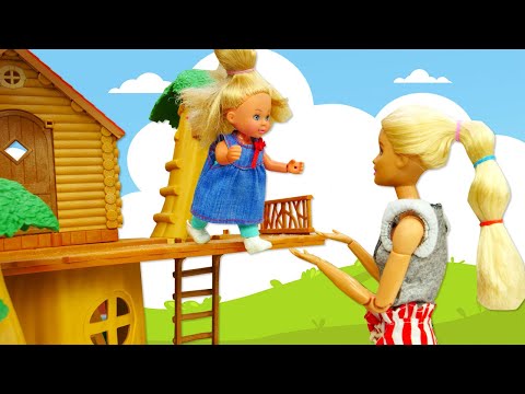 Casa na árvore da Evi Love! Historinha infantil com bonecas Barbie