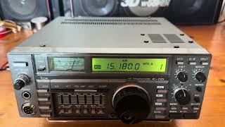 An old Icom IC-735 repaired 