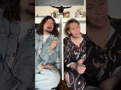 il fait croire à sa mère qu’il a une pomme elle lui demande de croquer la pomme 🧅 😂