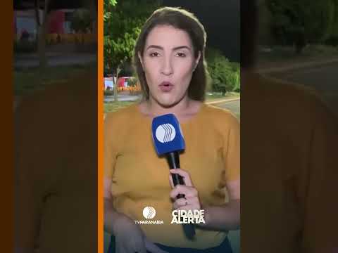 FOI EXPULSO! Comerciante empurra criminoso loja afora durante tentativa de assalto