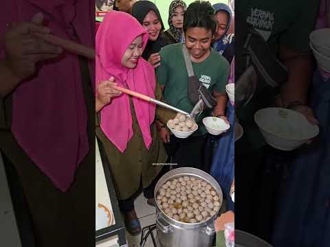 IBU IBU NIATNYA BELI BAKSO MALAH DI HUJAT NETIZEN