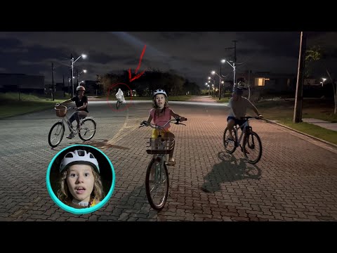 ANDANDO de BICICLETA no CONDOMÍNIO AS 3:00 HORAS DA MANHÃ!!! DA NOSSA CASA NOVA