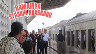 KA Sribilah Sore di Stasiun Araskabu