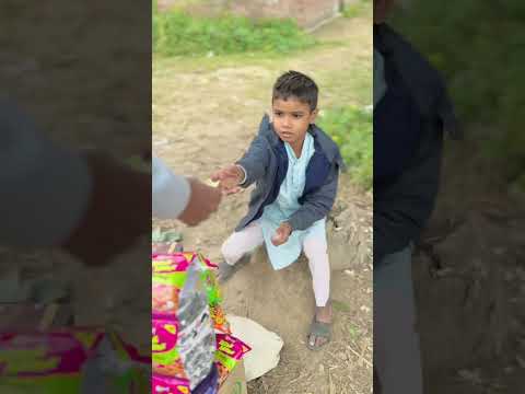 Gareeb Bhukha Baccha Dusre Bacche Ki Insaniyat😭💔🙏🏻 #shorts #arish06 #emotional #humanity #motivation