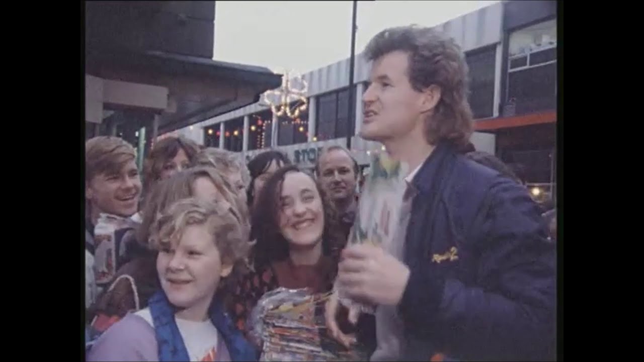 Henry Street traders at Christmas, Dublin Ireland 1985