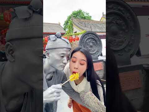 The Beauty Has To Steal My Pineapple To Eat 😂#silverman #funny #performance #statue