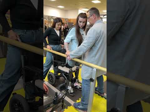Наша Героїня Крістіна. Перші кроки на довгих протезах | Christina. First steps on long dentures