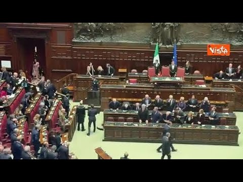 Il Re Felipe VI e la Regina Letizia entrano in Aula a Montecitorio, la standing ovation