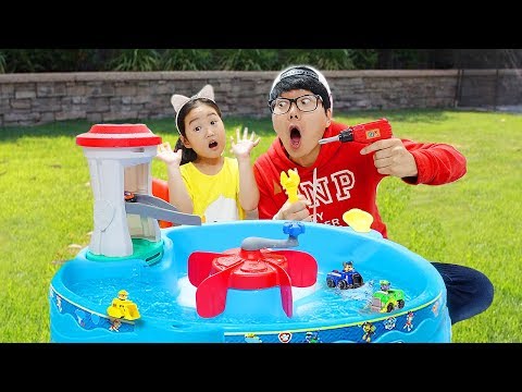 Boram juegan con Juguetes de Paw Patrol