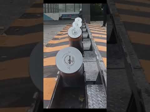 Как добрый лежачий полицейский превращается в злого.