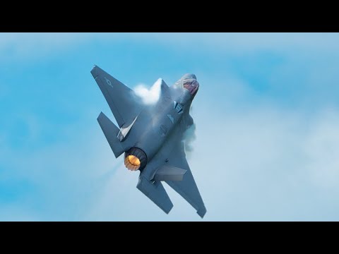 F-35 Lightning II Pilot Takes the Skies by Storm with Unreal Maneuvers