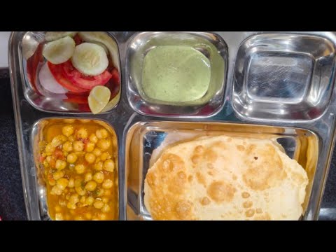 आज बनाएं बिल्कुल साधारण तरीके से छोले भटूरे स्वाद में लाजवाब बनाने में आसान 😋😋