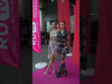 Красотки Валя Карнавал и Юля Гаврилина на Премии RU.TV #shorts