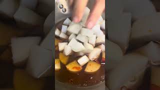 Món Nishime với củ cải và đậu phụ