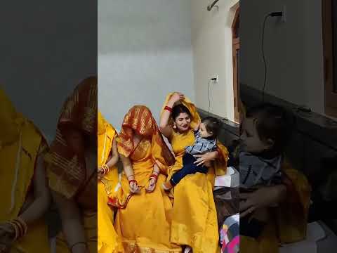 baby shocked by identical saree moms #shortsvideo