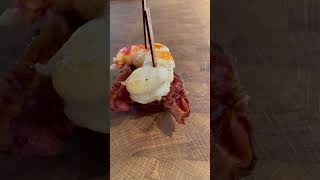 Bist Du bereit für ein Super Deluxe Surf and Turf Gericht? Auf der einen Seite ein sa...