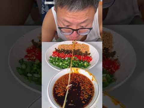 दादा ऐसे चाउमिन क्यों खा रहे हो मिक्सचर की झंझट खत्म🍜😂🔥#shorts