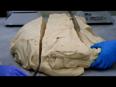 하루 1000개씩 팔리는!? 초콜릿에 빠진 1000겹의 딥초콜릿 파이 / 1000-ply deep chocolate cookies making - Korean street food