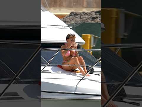 ??Tattooed Miami Yacht Queen! ??| Miami River | Miami Boats. ✨?