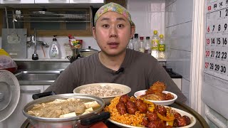소세지볶음 된장찌개 팽이 많이 보리밥입니다