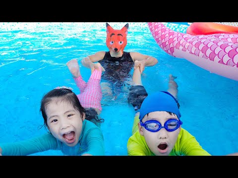 여우 튜브가게에는 어떤게 팔까요? 서은이와 유준이의 튜브 물놀이 수영장 Fox's Water Tube Store and Swimming