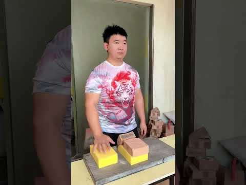 中国功夫大师丨飞牌绝技丨气功Chinese Kung Fu Master丨Flying Cards Skills丨Qigong#搞笑#功夫#funny#kungfu