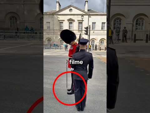 O que o Guarda Real fez parece coisa de filme 💂… #shorts #curiosidades