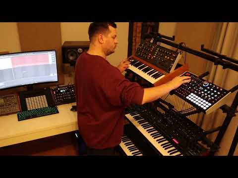 Fooling around with Behringer Poly D, UB-XA, ASM Hydrasynth and Novation Peak