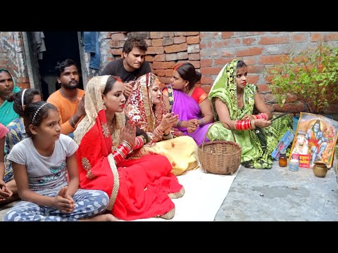 देखिये हमारे गाँव मे कैसे सब औरते मिलकर शिव-चर्चा करती है और गीत गाती है। |IMR Films