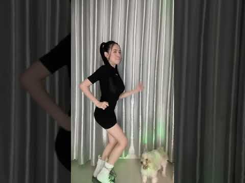 Hương Viên-Viên Vibi biến hình với bé Nếp heo 😬