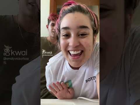 Quem canta melhor void ou Emily ??