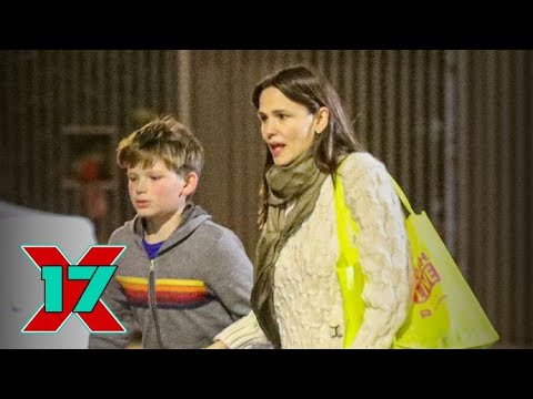 Jennifer Garner Meets Up With Ben Affleck And Jennifer Lopez At School Event