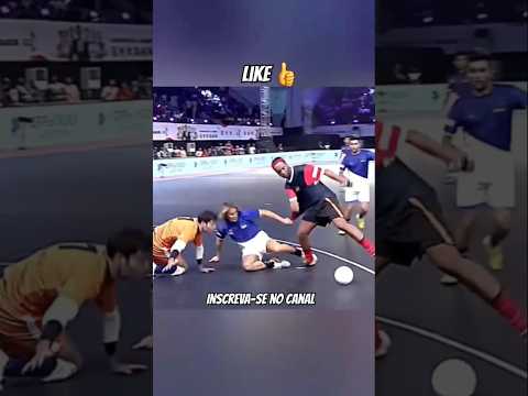 Ronaldinho Gaúcho humilhando no Futsal #futsalmania #ronaldinho #dribleshumilhantes