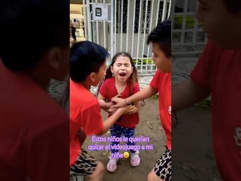 Estos niños les querían quitar el videojuego a mi princesa #viralshort #humor