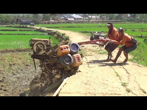 Apa Maksudnya..? Traktor Sawah Dobel Rodanya di Tambah Derigen...