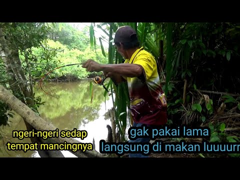 Antara takut dan nekat memancing di tempat begini