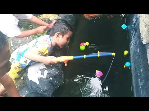 ZEFA MEMANCING DI KOLAM ANGRY BIRDS